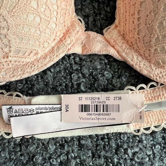 NWT Victoria’s Secret Lace-Trim Bra - Picture 3 of 3